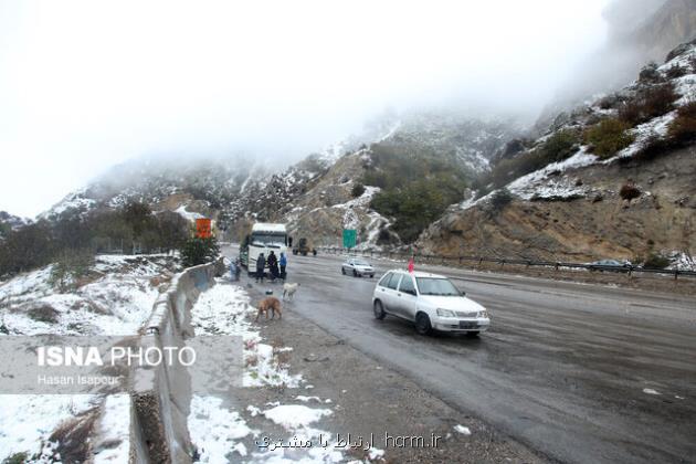 بارندگی باران و برف در جاده های ۱۱ استان کشور